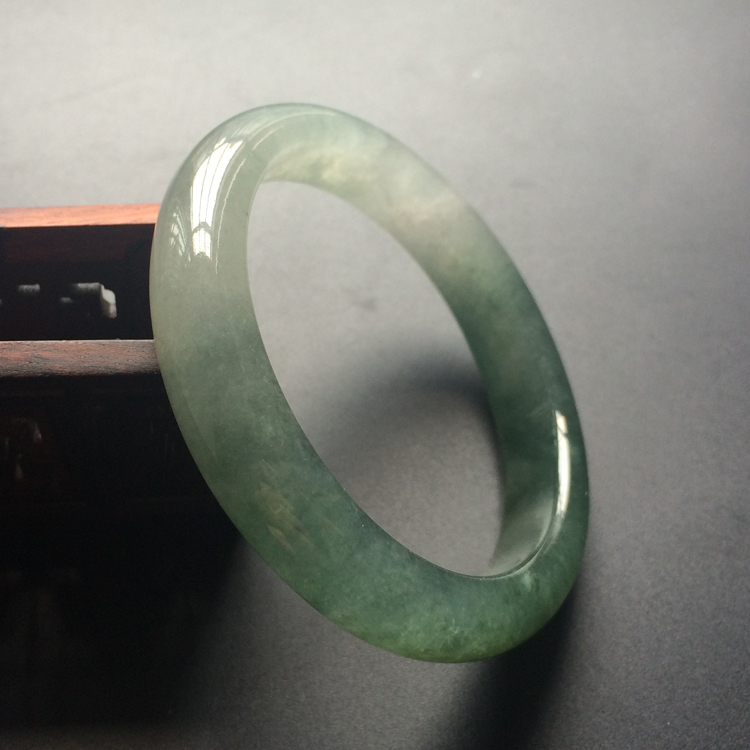 (超值推荐)冰种蓝晴水贵妃镯(56.4mm-49.4mm)