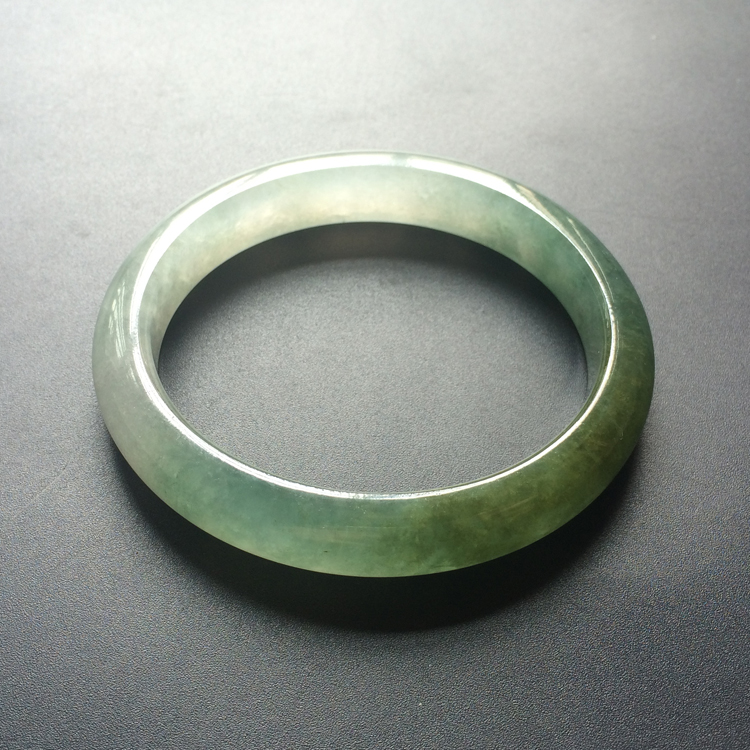 (超值推荐)冰种蓝晴水贵妃镯(56.4mm-49.4mm)
