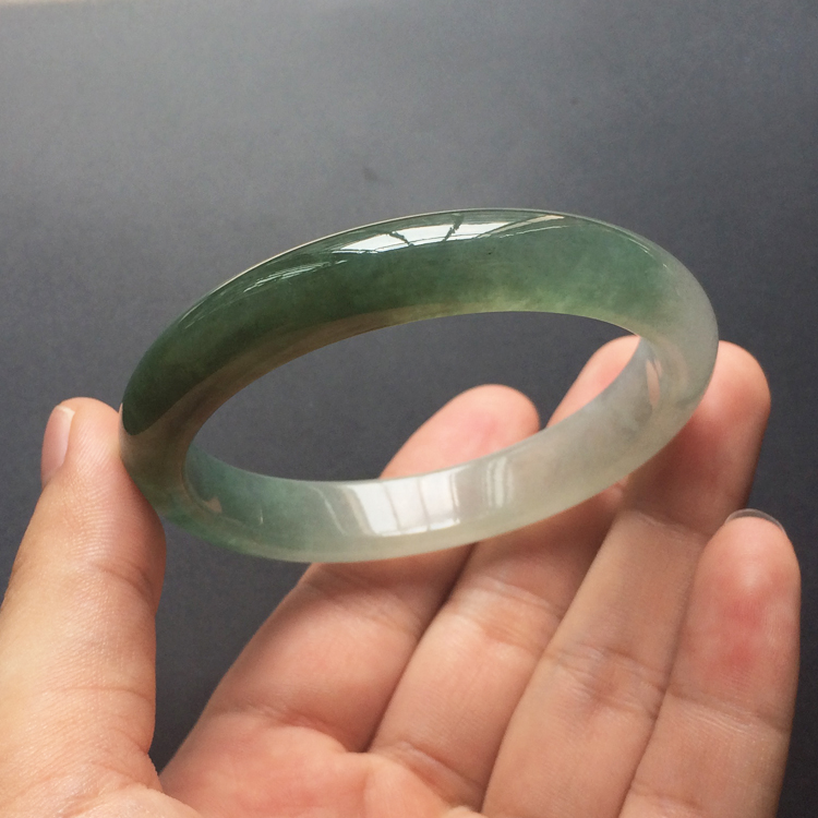 (超值推荐)冰种蓝晴水贵妃镯(56.4mm-49.4mm)