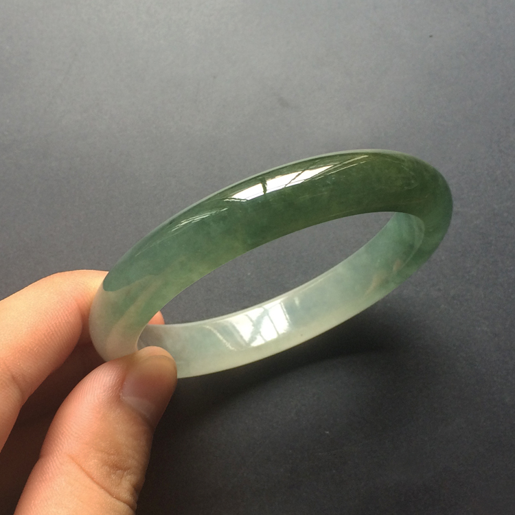 (超值推荐)冰种蓝晴水贵妃镯(56.4mm-49.4mm)