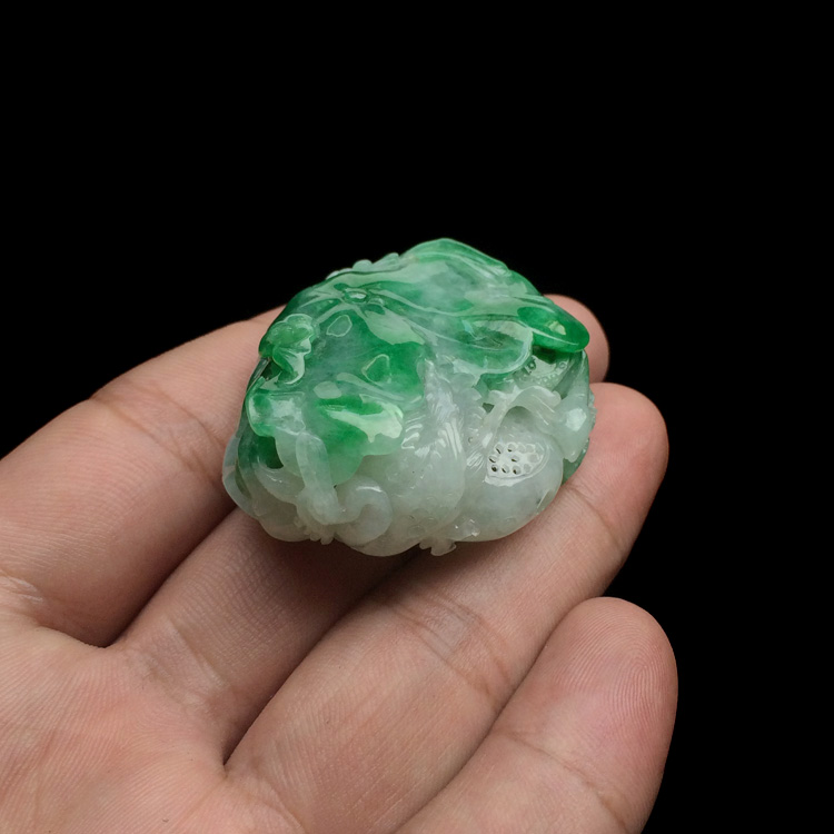 (超值推荐)糯冰种翠色一路连科挂件
