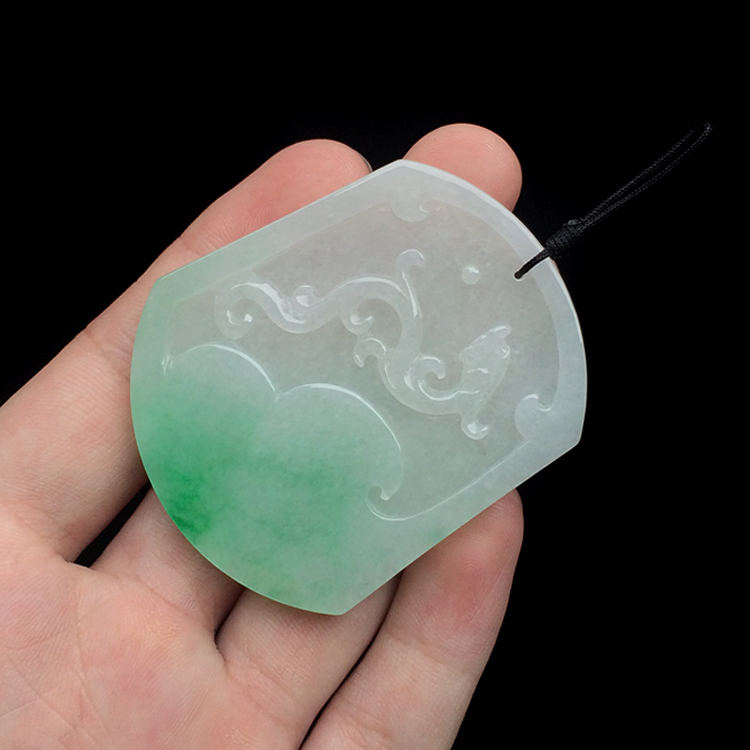 糯冰种飘翠仿古龙牌挂件
