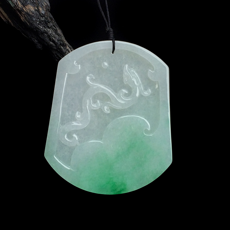 糯冰种飘翠仿古龙牌挂件