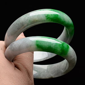 糯冰种晴水飘阳绿手镯(一对)(57mm/55.1mm）