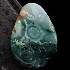 糯冰种飘花带黄翡年年有余挂件