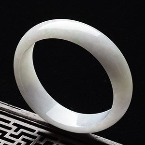 (超值推荐)糯冰种淡晴水贵妃镯(54mm-50.5mm)