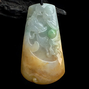 糯冰种淡三彩龙牌挂件