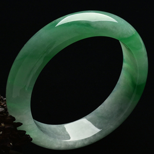 (超值推荐)糯冰种翠色手镯(58.4mm)