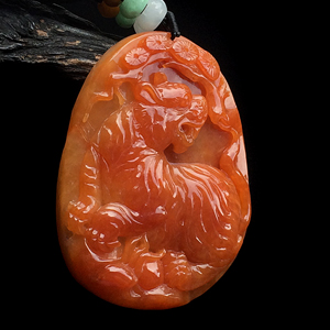 糯冰种红黄翡虎虎生威挂件