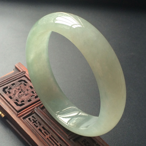 (超值推荐)糯冰种晴水手镯(59.6mm)