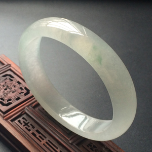 (超值推荐)冰种略飘花贵妃镯(54mm-46mm)