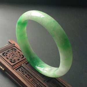 (超值推荐)糯冰种飘阳绿手镯(56.4mm)