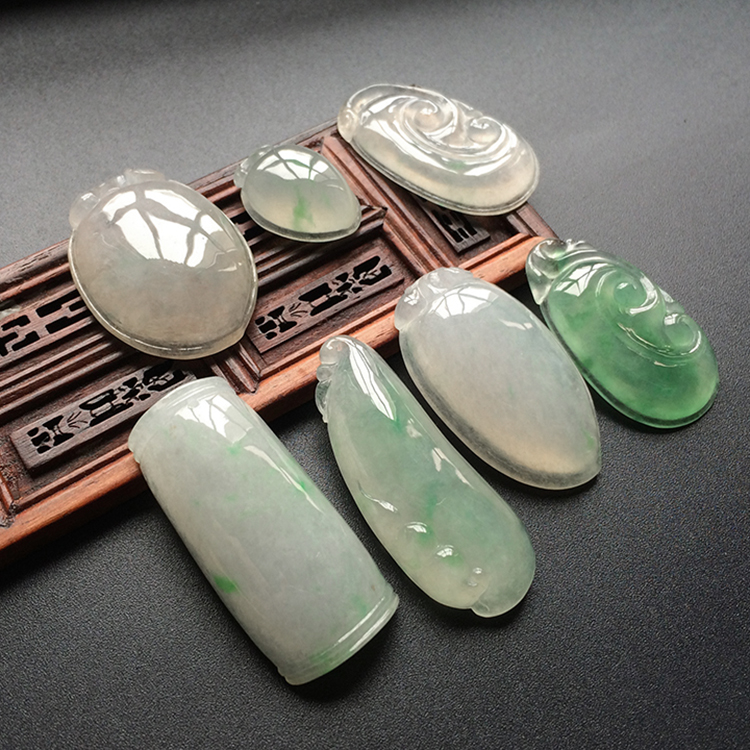 (超值推荐)糯冰种/冰种略飘翠/绿晴水挂件(一批走)