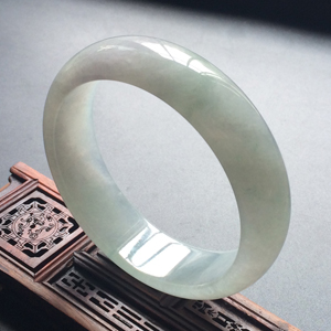 (超值推荐)糯冰种略飘花手镯(58.3mm)