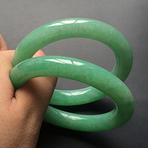 (超值推荐)糯冰种浅绿圆条手镯(一对)(58.8mm/58.1mm)