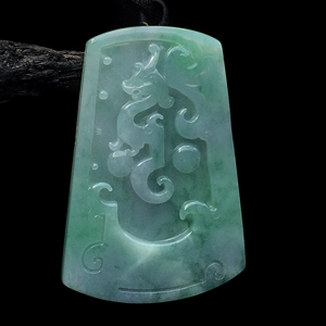 糯冰种飘花龙牌挂件
