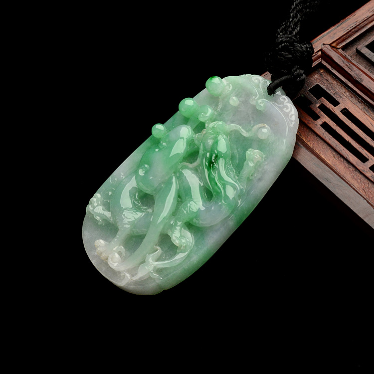 糯冰种飘翠龙凤牌挂件