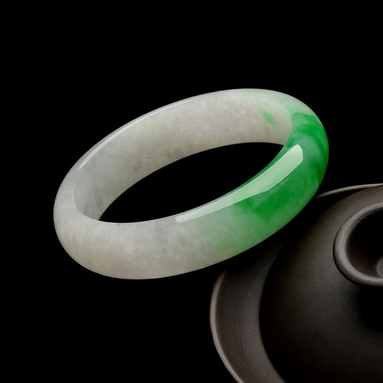 (超值推荐)糯冰种飘翠手镯(59mm)