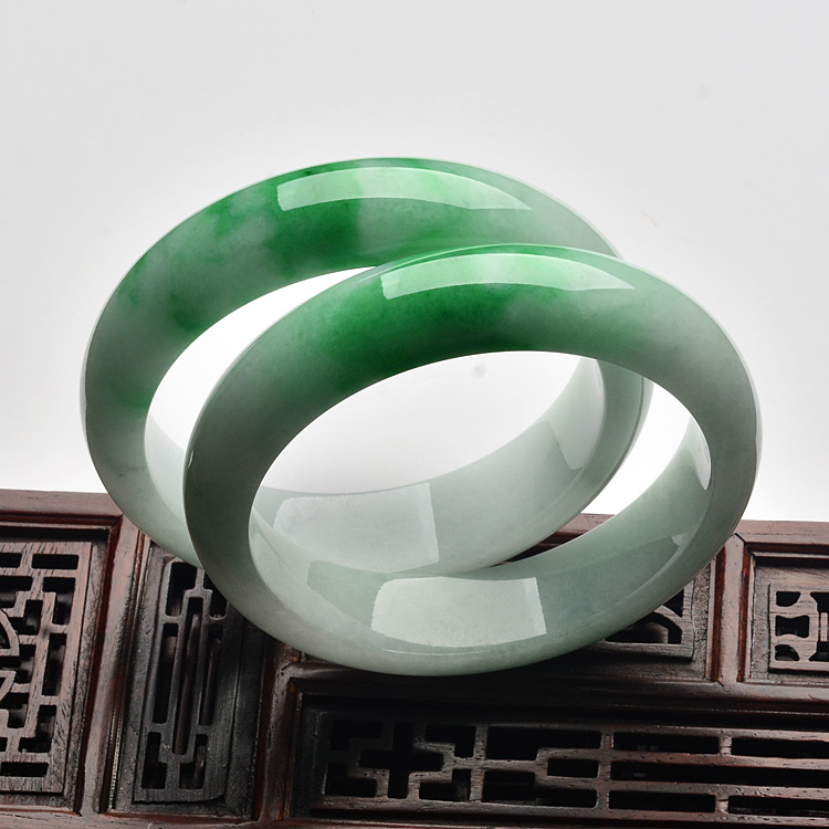 (超值推荐)糯冰种飘翠手镯(61mm)(一对)
