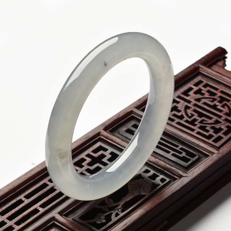 (超值推荐)冰种淡晴水圆条手镯(57.5mm)