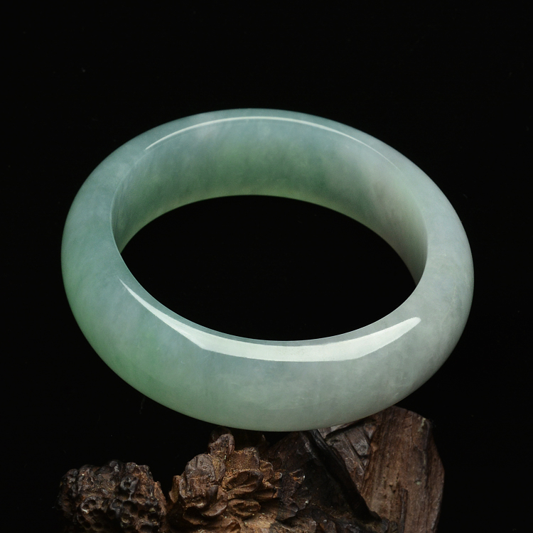 (超值推荐)糯冰种晴水贵妃手镯(54-48.3mm)