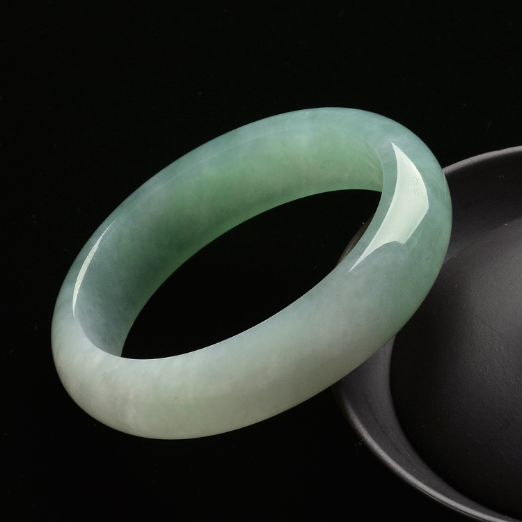 (超值推荐)糯冰种晴水贵妃手镯(54-48.3mm)