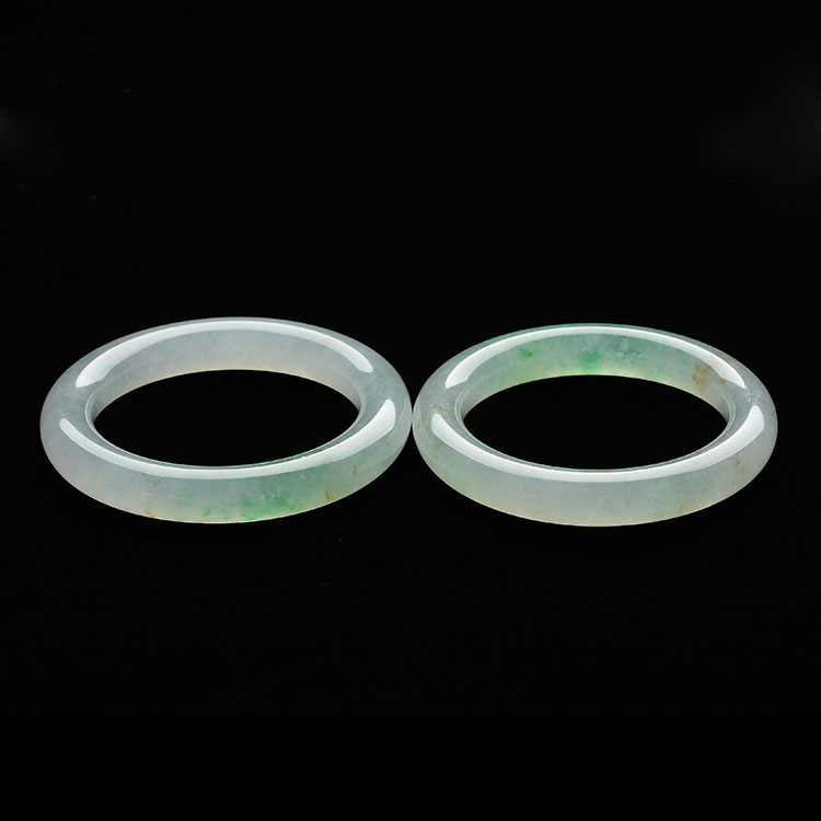 (超值推荐)糯冰种飘翠略带黄翡圆条手镯(一对)(55.8mm/56.5mm)