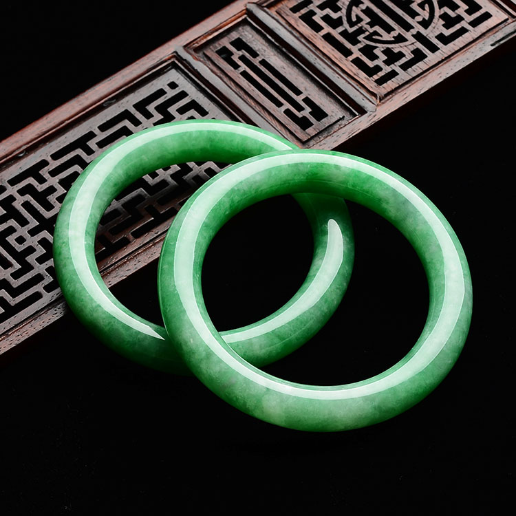 (超值推荐)糯冰种翠色圆条手镯(一对)(53.9mm/55.2mm)