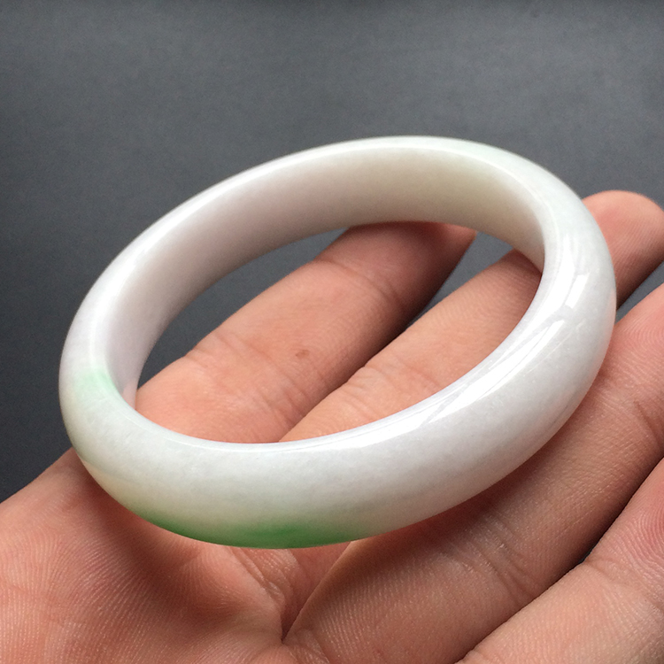 (超值推荐)糯冰种白底青手镯(55.1mm)