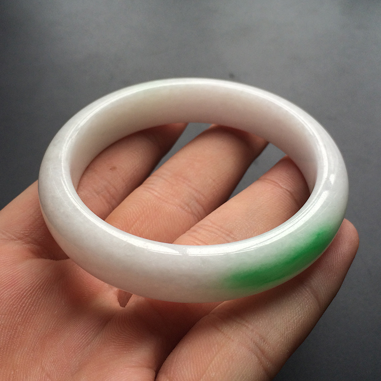 (超值推荐)糯冰种白底青手镯(55.1mm)