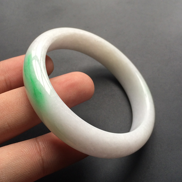 (超值推荐)糯冰种白底青手镯(55.1mm)