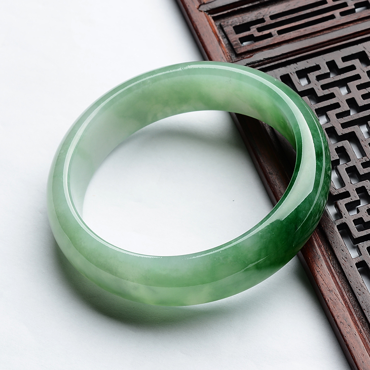 (超值推荐)糯冰种晴水飘阳绿手镯(58.8mm)
