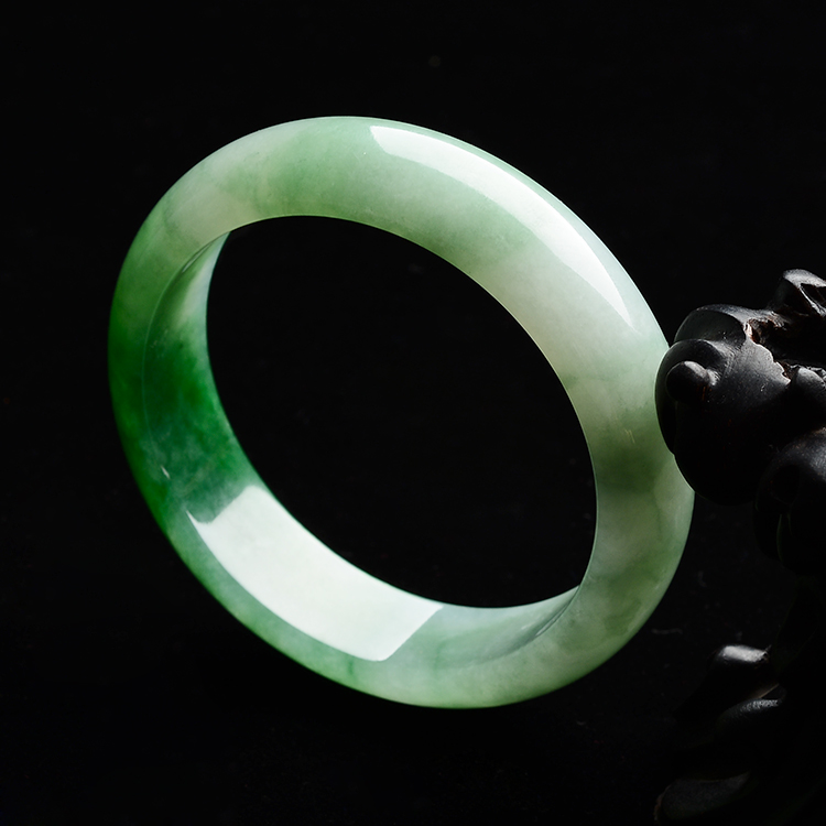 (超值推荐)糯冰种晴水飘阳绿手镯(58.8mm)
