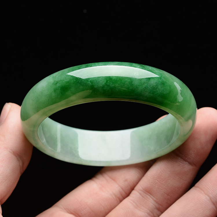 (超值推荐)糯冰种晴水飘阳绿手镯(58.8mm)