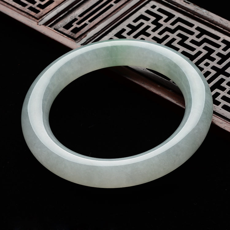 (超值推荐)糯冰种晴水圆条手镯(58.3mm)