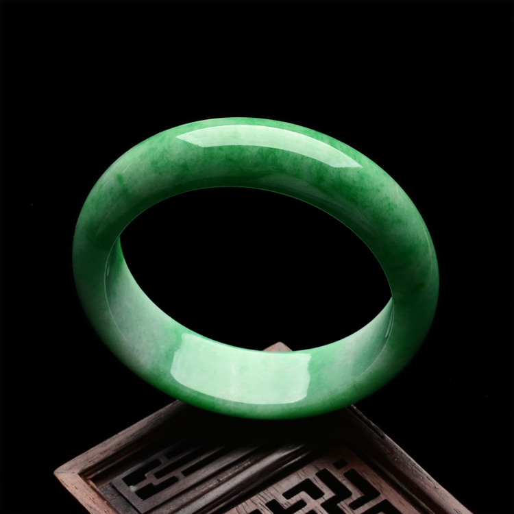 （超值推荐）糯冰种阳绿手镯（58.7mm)