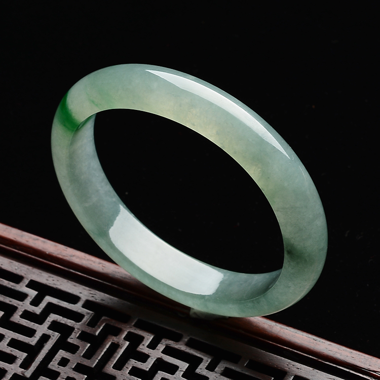 (超值推荐)冰种蓝晴水略飘翠贵妃镯(55.5mm-51.5mm)