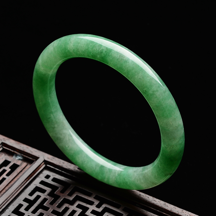 (超值推荐)糯冰种翠色圆条手镯(58.6mm)