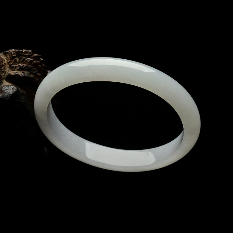 糯冰种淡晴水贵妃镯（56mm-50mm）