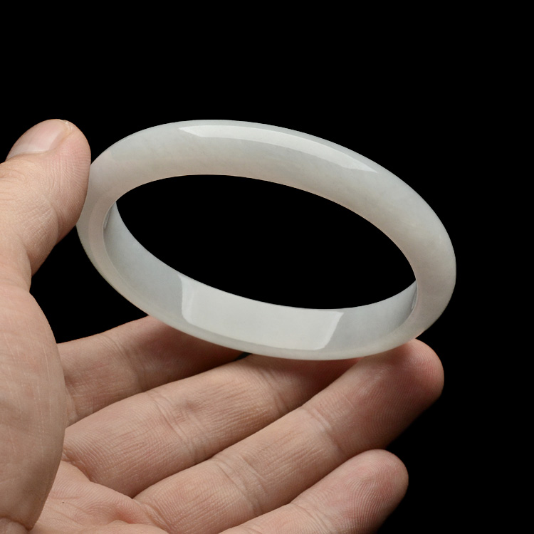 糯冰种淡晴水贵妃镯（56mm-50mm）