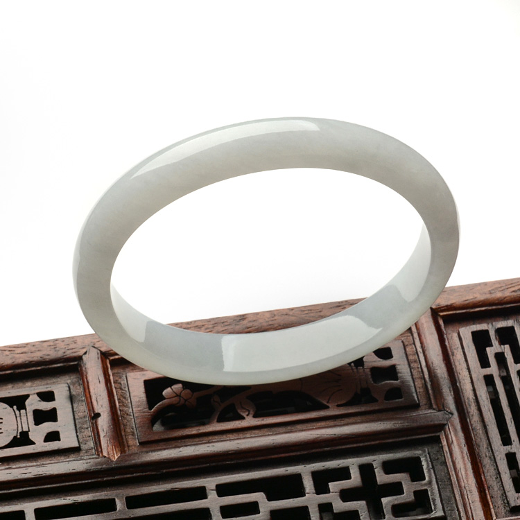 糯冰种淡晴水贵妃镯（56mm-50mm）