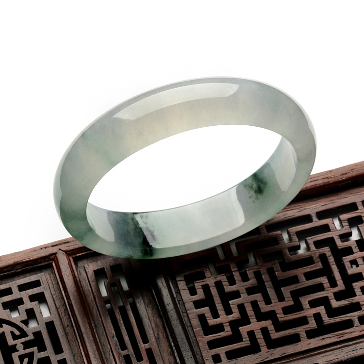 （超值推荐）冰种飘花贵妃镯（58.2mm-50.7mm ）