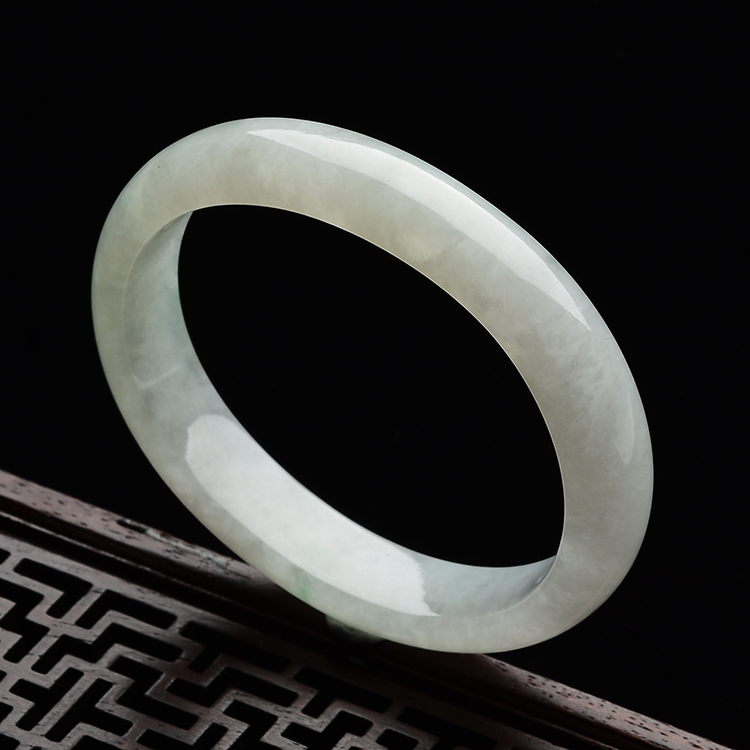 糯冰种晴水贵妃镯(57mm-49mm)