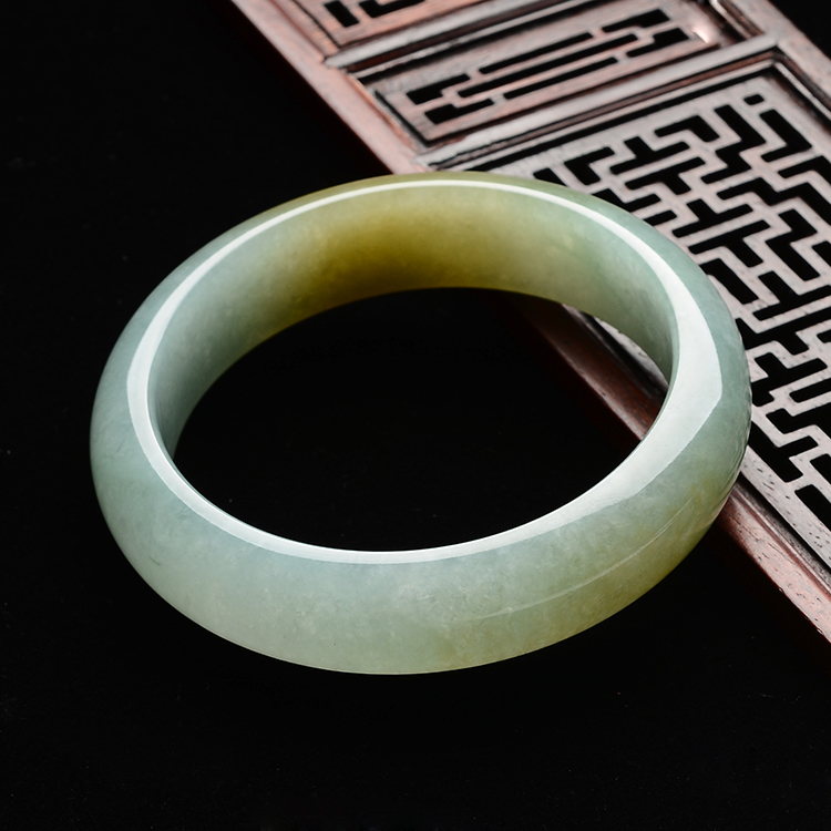 (超值推荐)糯冰种黄翡带晴水手镯(60.1mm)