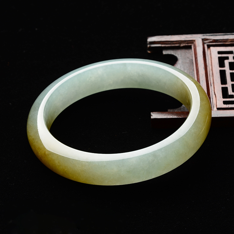 (超值推荐)糯冰种黄翡带晴水手镯(55.7mm)