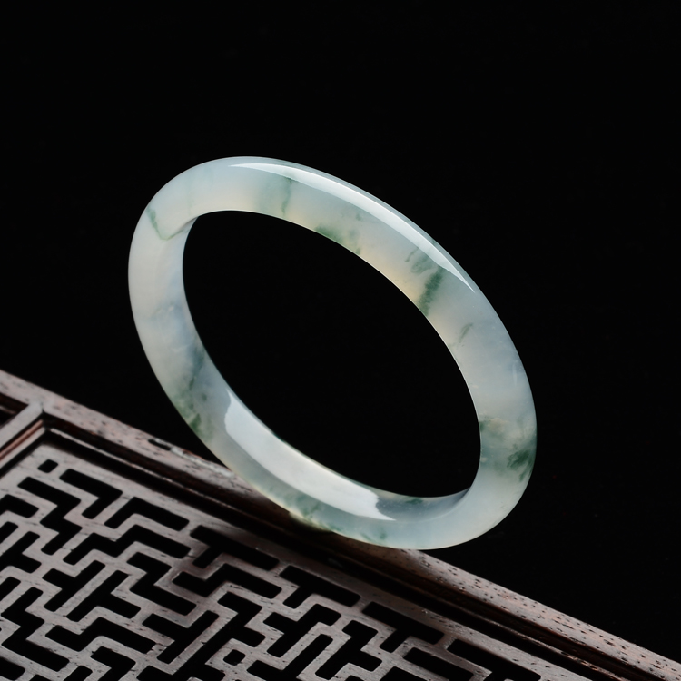 冰种飘花贵妃镯(52.3mm-45.1mm)