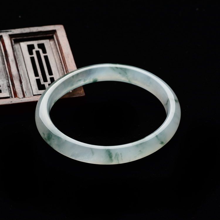 冰种飘花贵妃镯(52.3mm-45.1mm)