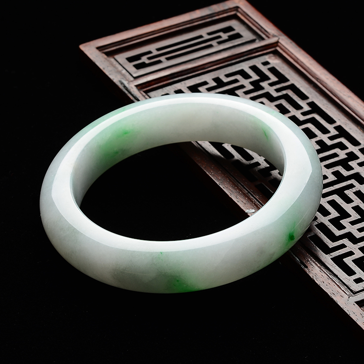 糯冰种略飘翠手镯(58.7mm)