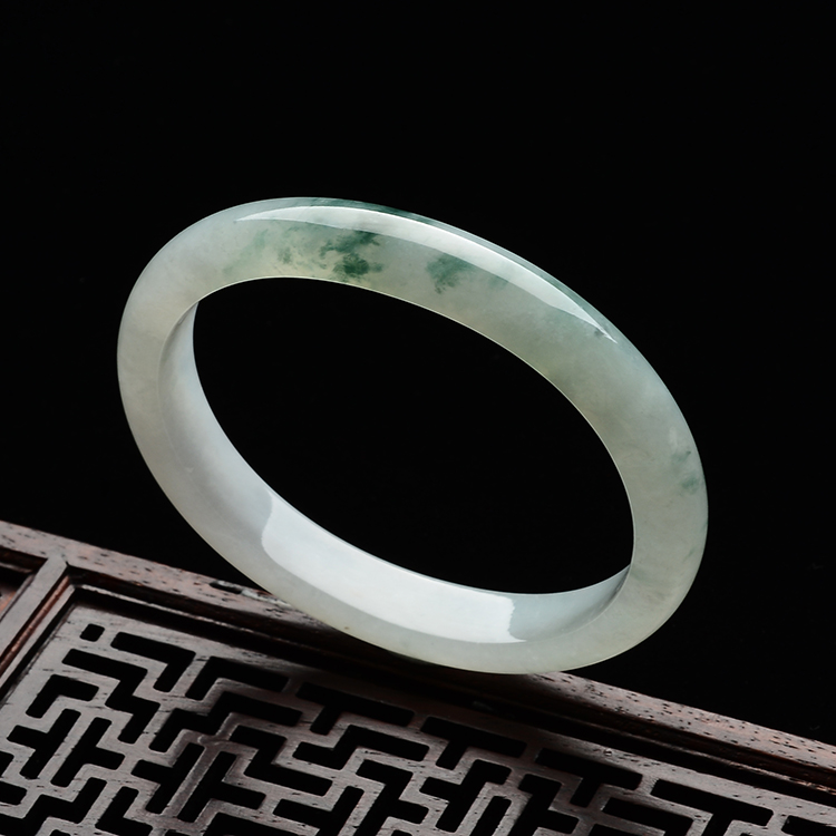 糯冰种飘花贵妃镯(54.8mm-47.9mm)