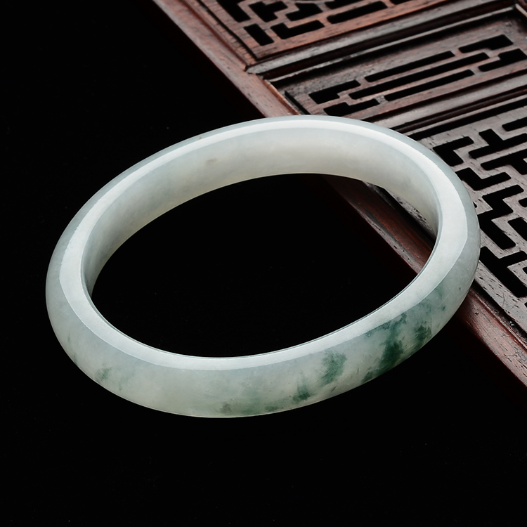 糯冰种飘花贵妃镯(54.8mm-47.9mm)